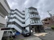 モダンな建物の外観