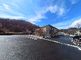 広々とした駐車場の風景