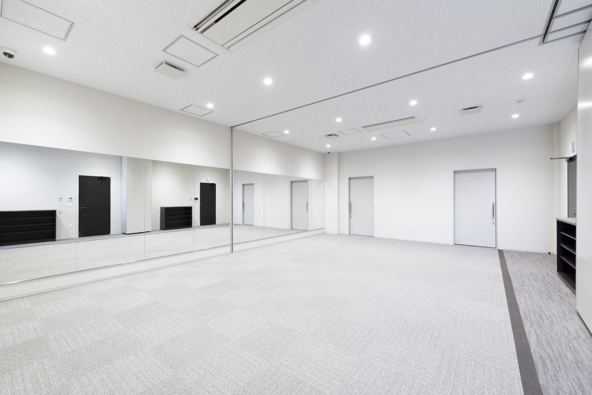 清潔感のある休憩スペース
