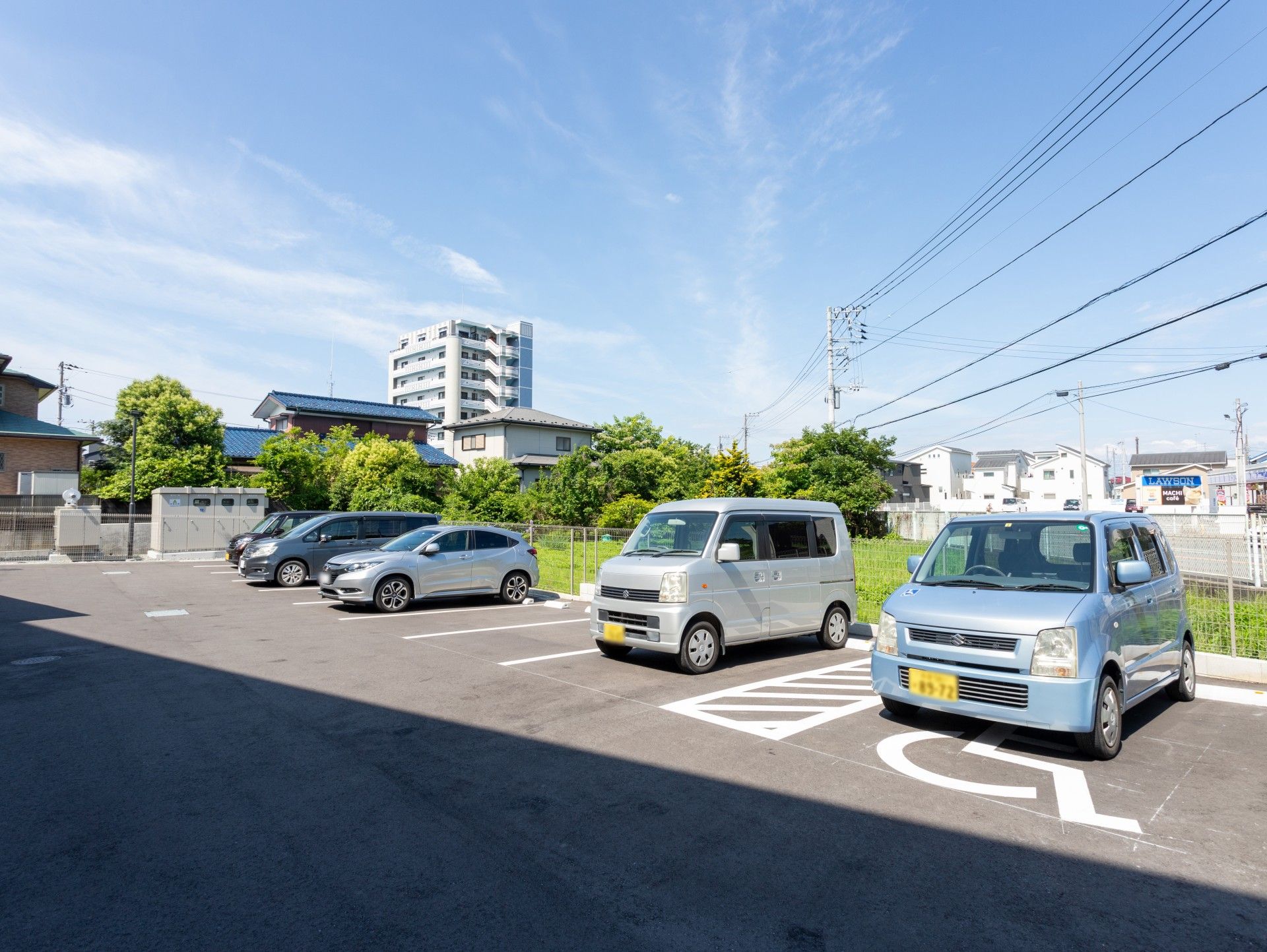 広々とした駐車場