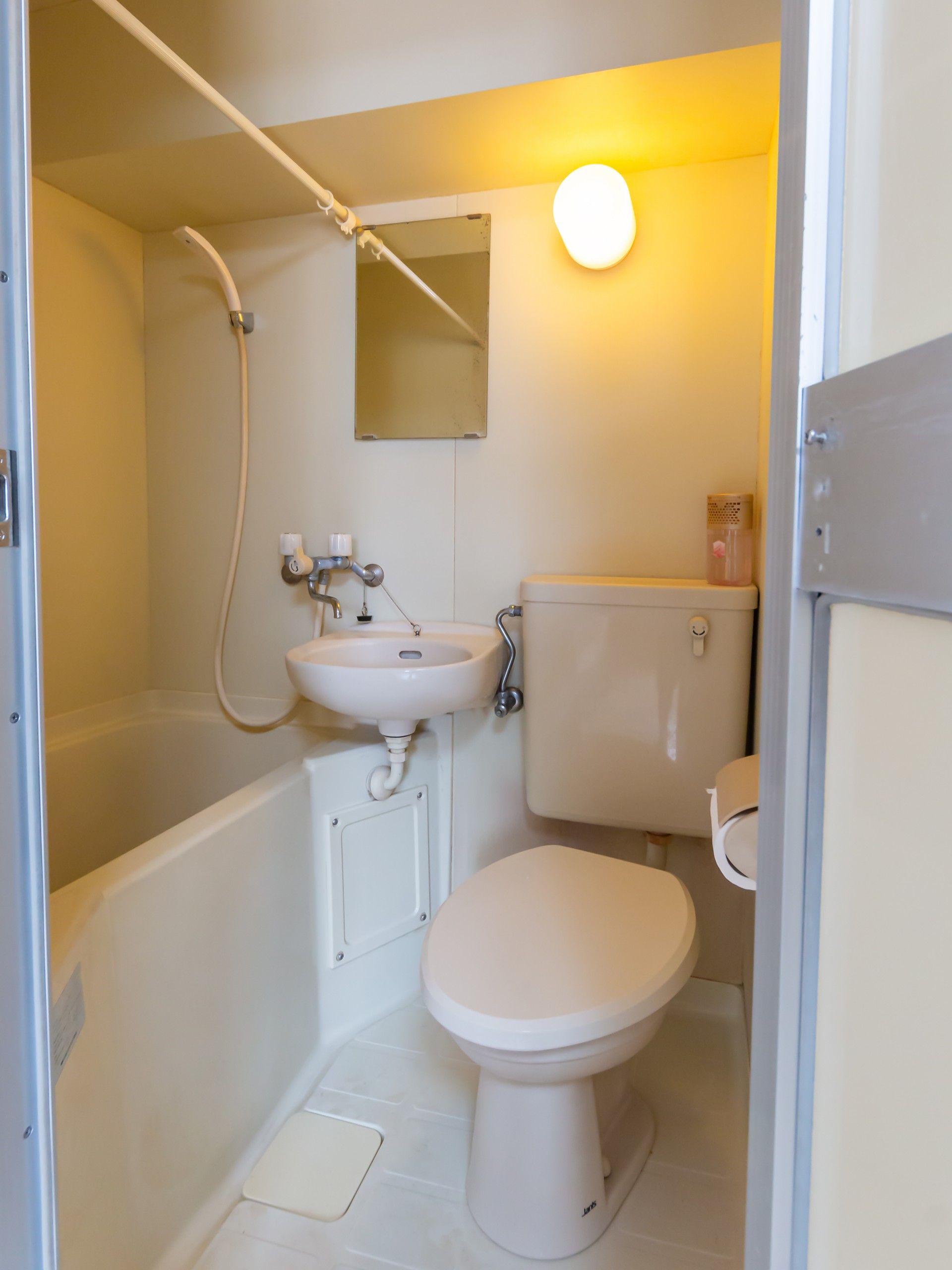 バリアフリー設計のトイレと浴室
