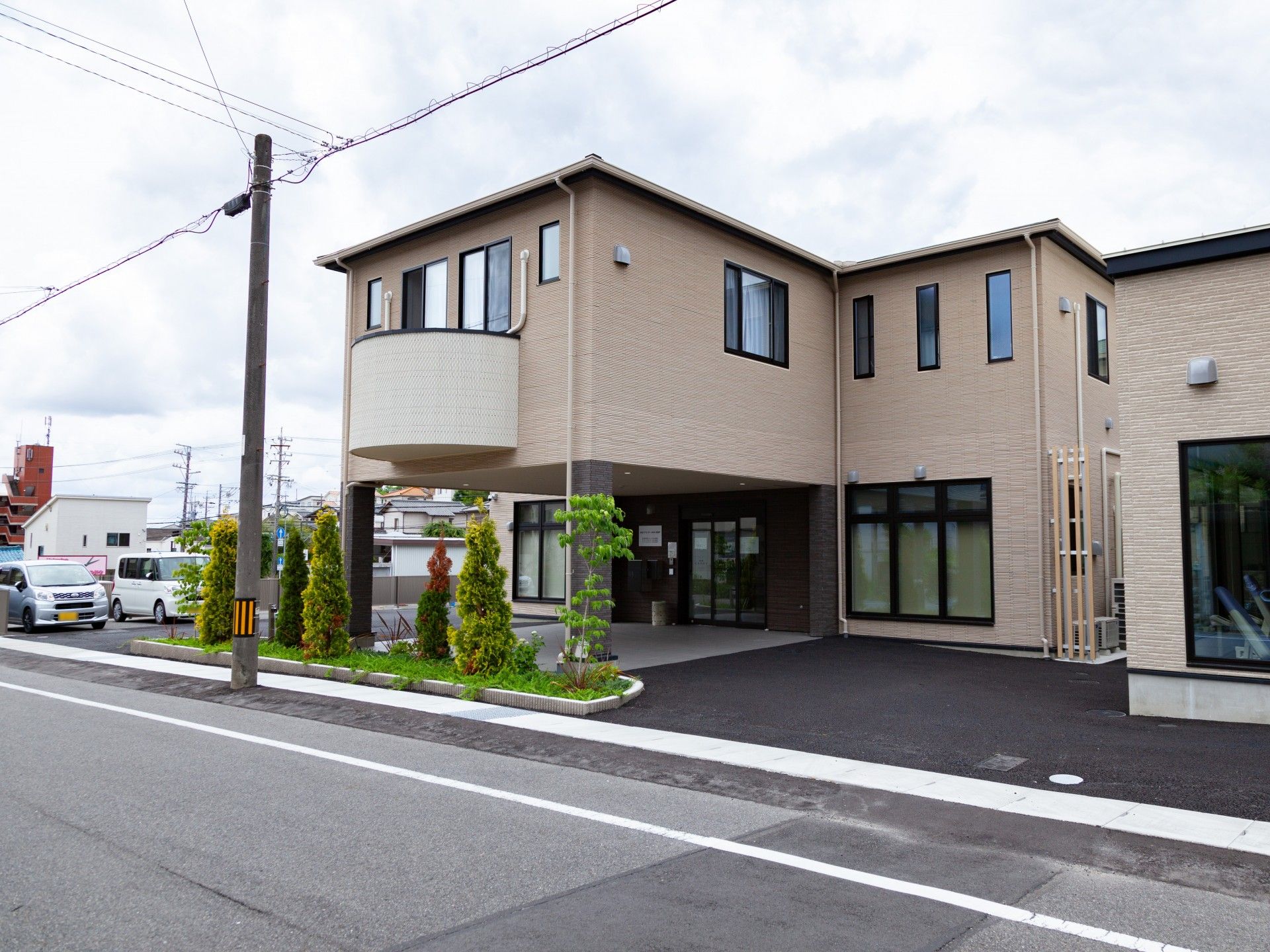 ゆとりある外観の建物
