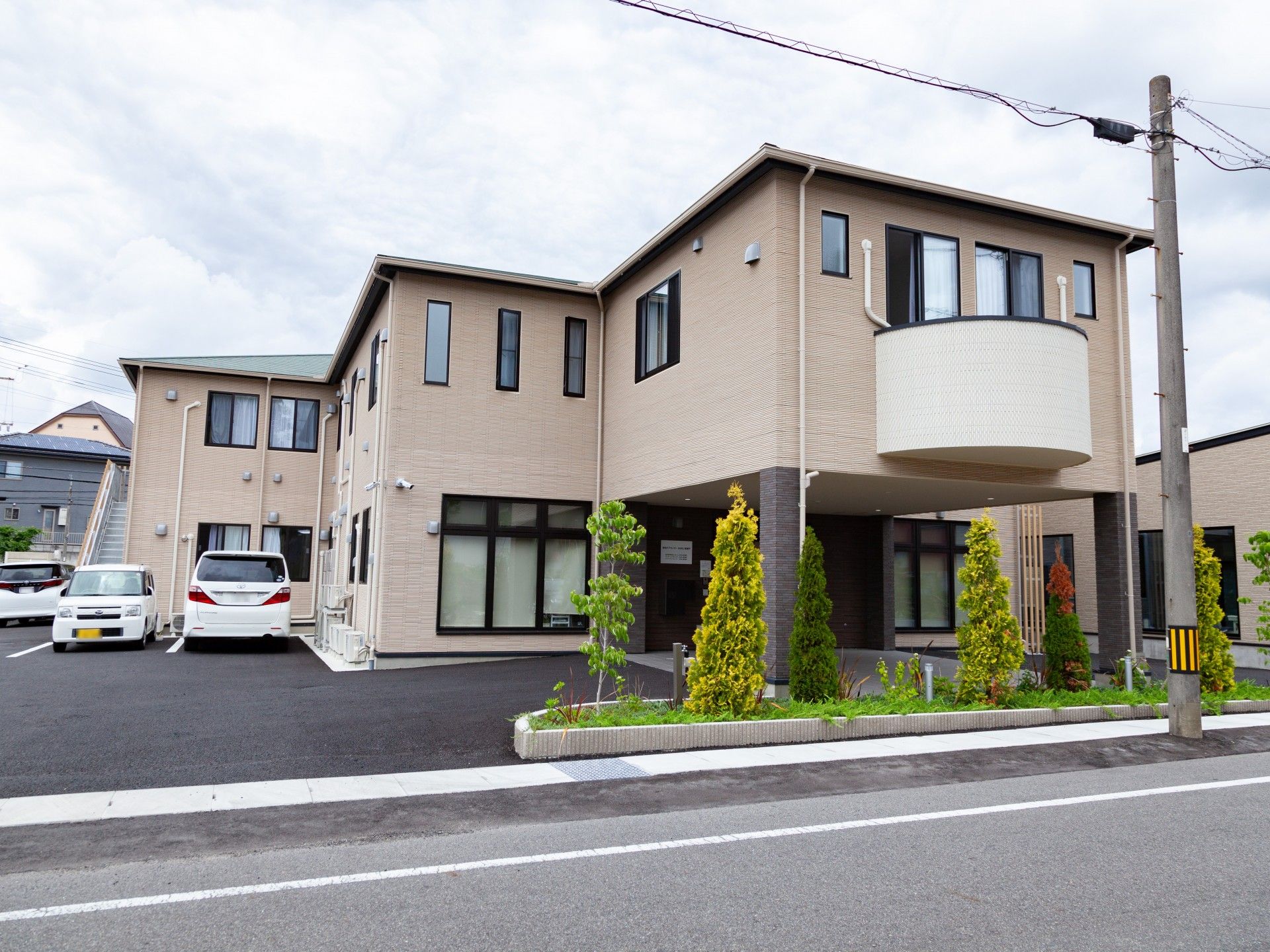 ゆとりある外観の建物