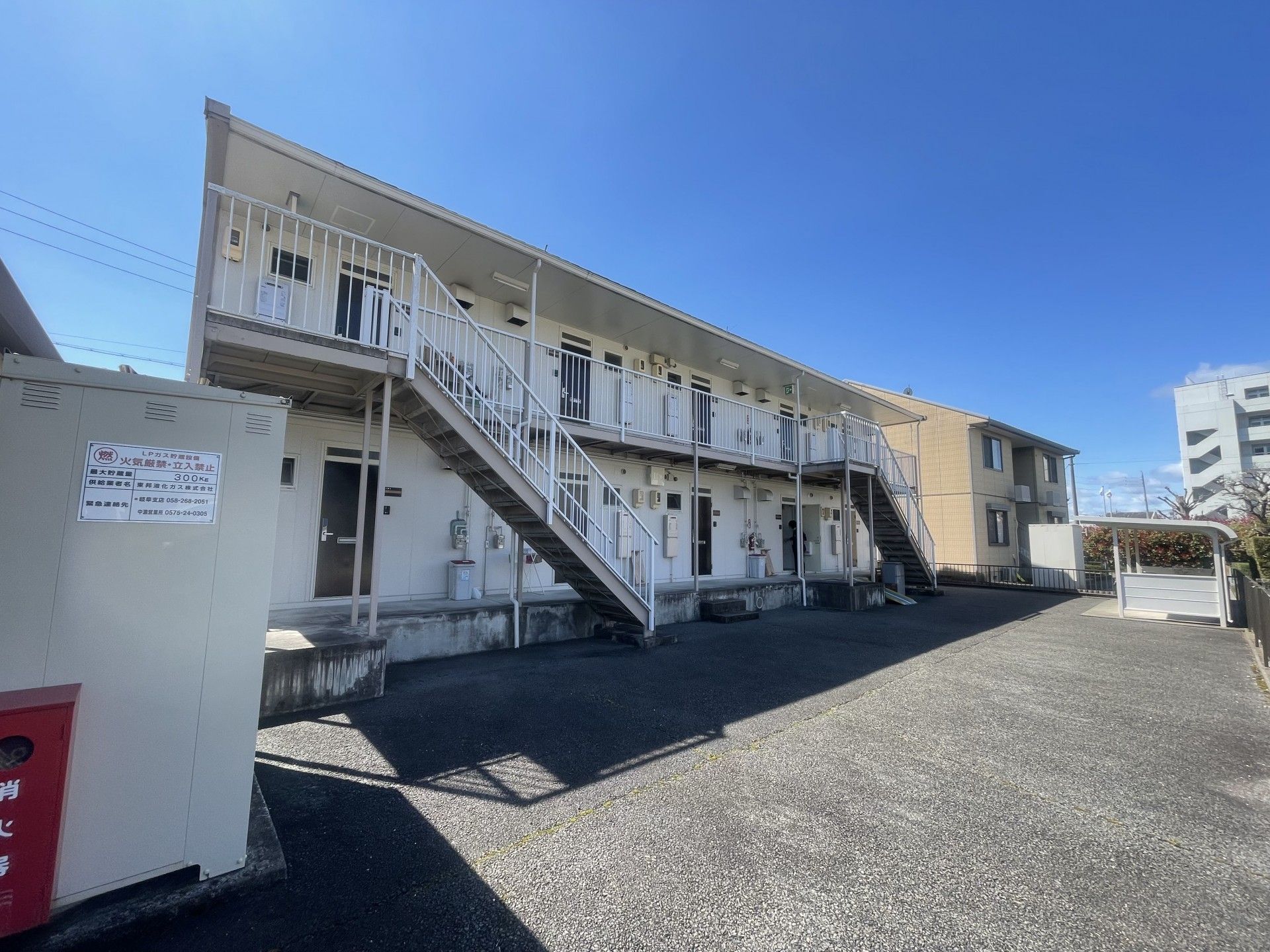 外階段のある建物