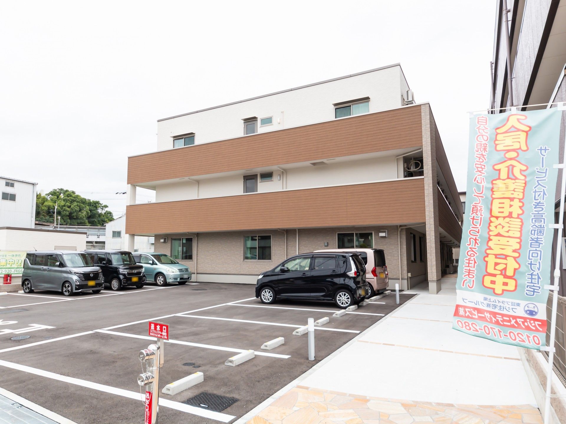 明るく広々とした駐車場