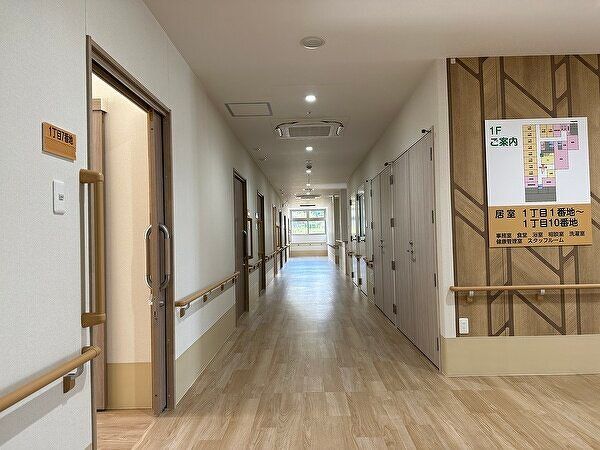 清潔で明るい廊下