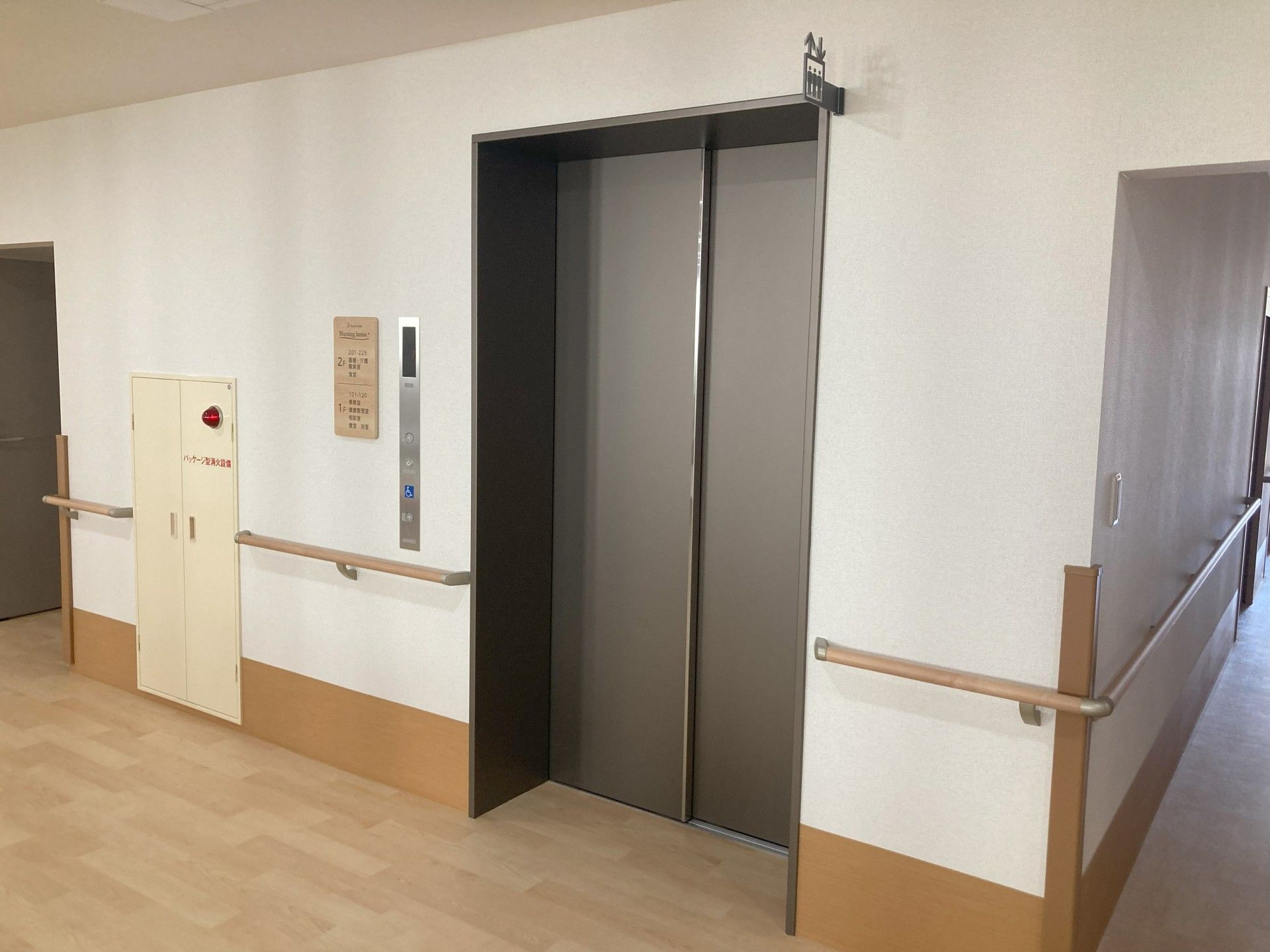 バリアフリーのエレベーター前