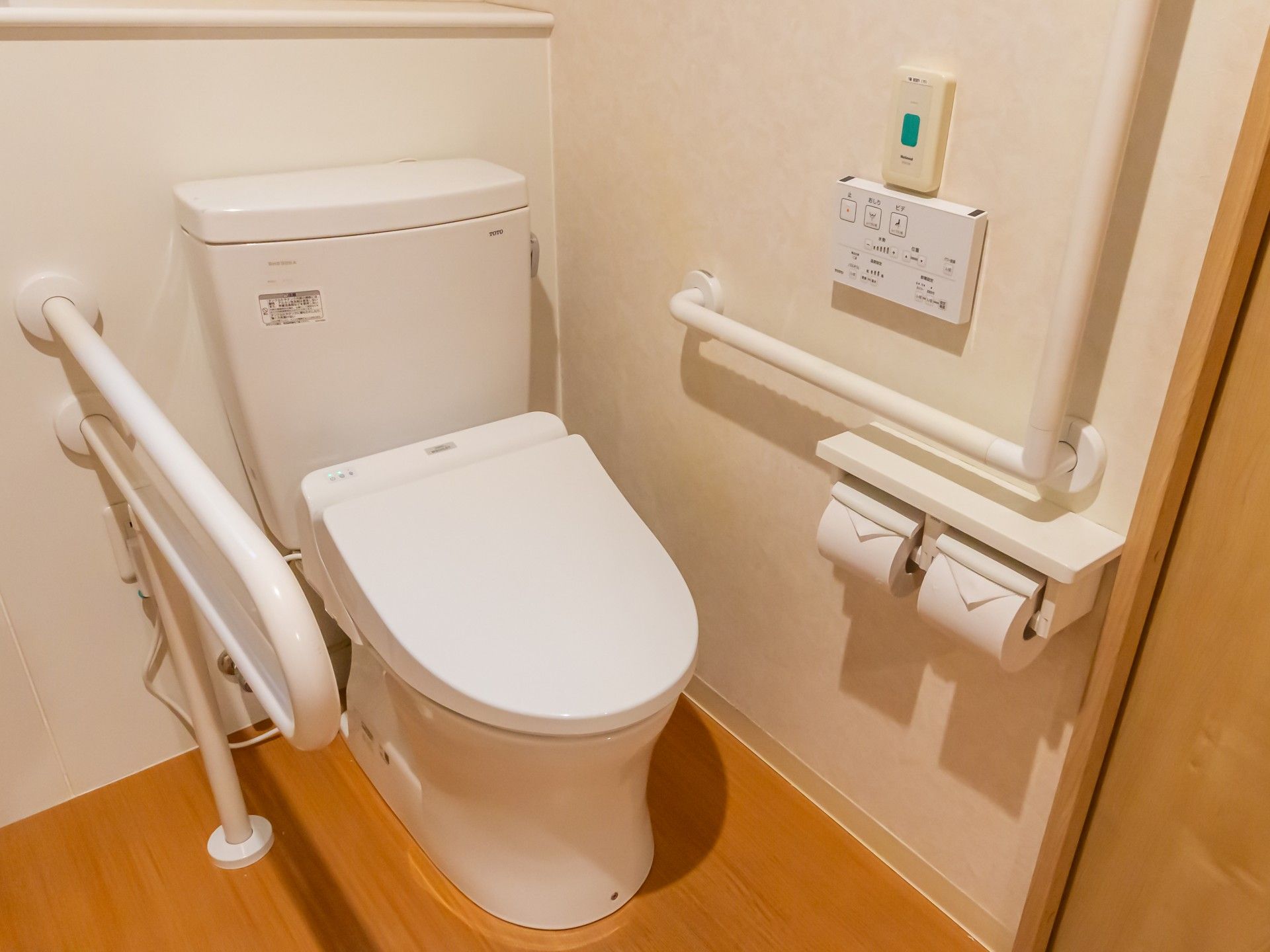 手すり付きトイレ設備