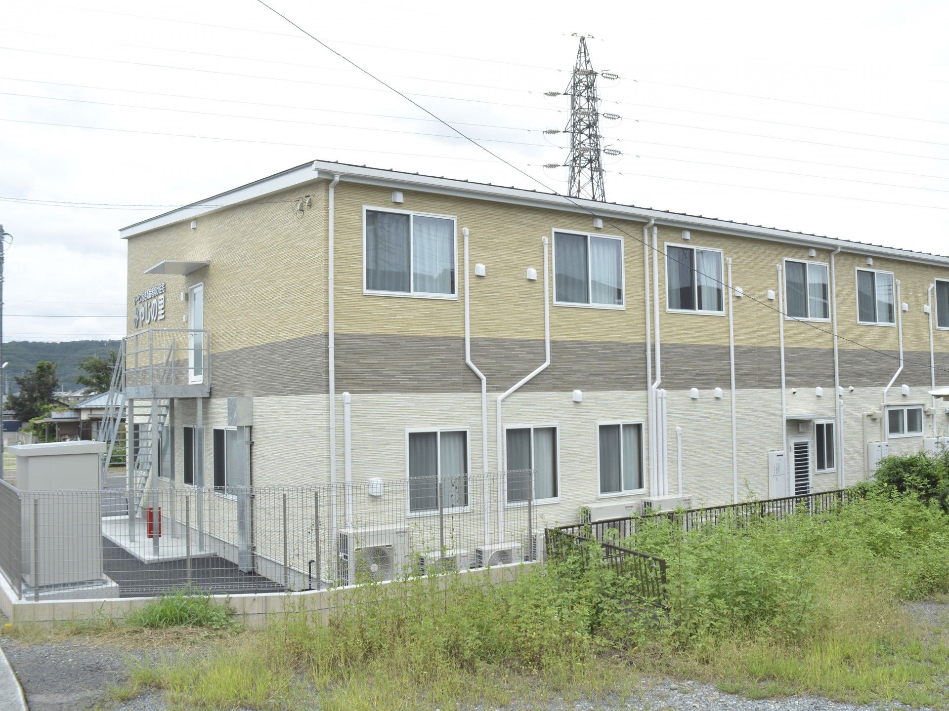 ゆったりとした外観の建物