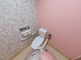手すり付きのトイレ空間