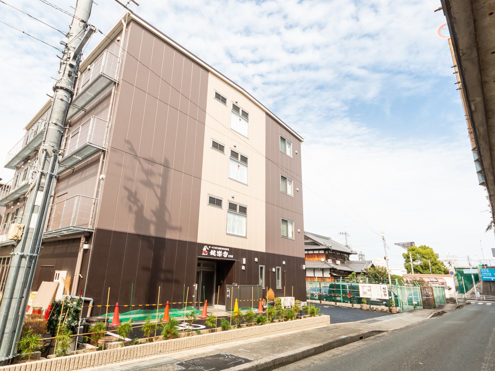 新しい建物の外観