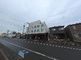 静かな住宅街の交差点