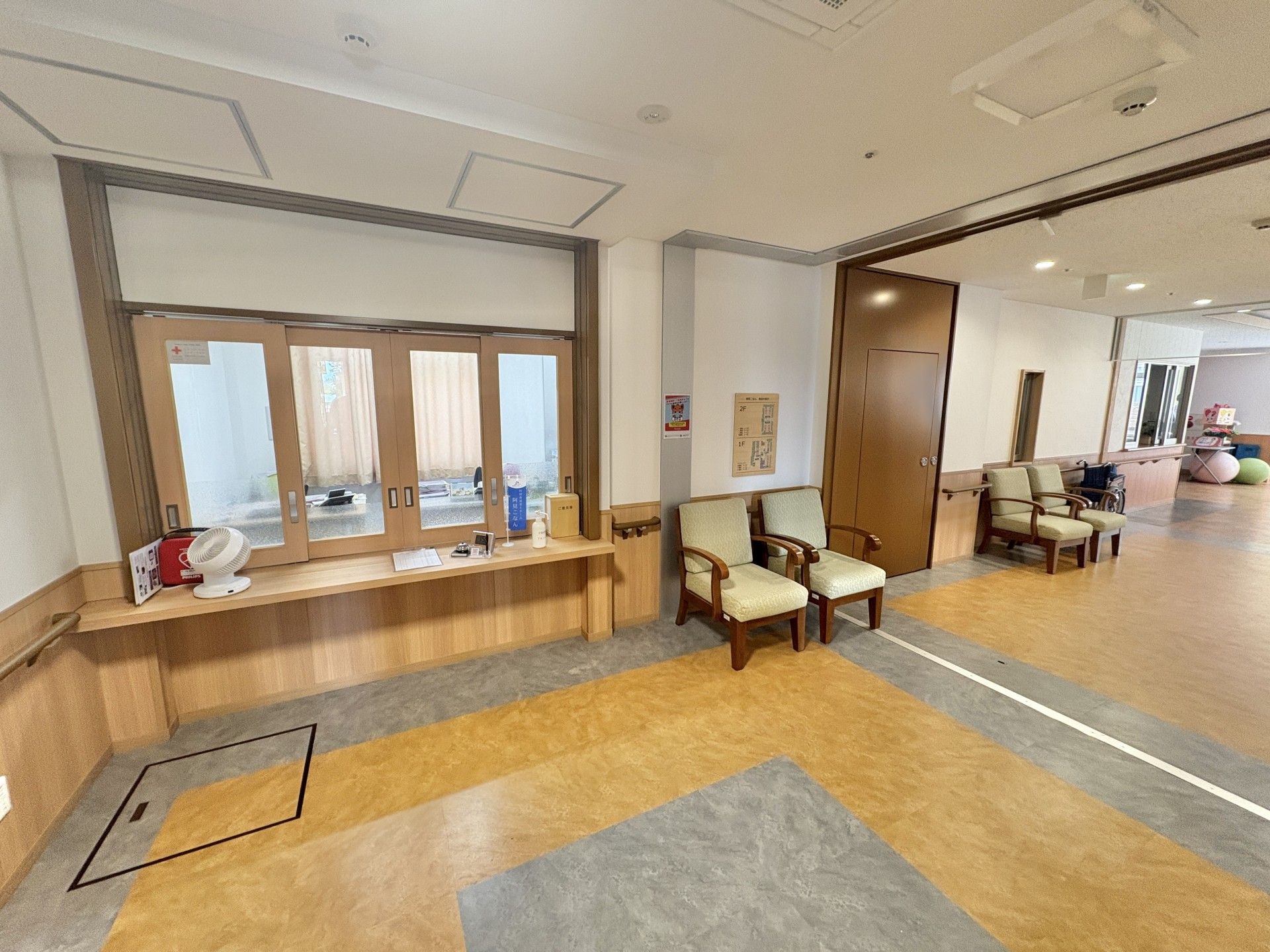 落ち着いた雰囲気の廊下