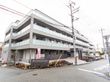 落ち着いた外観の建物