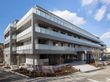 落ち着いた外観の建物