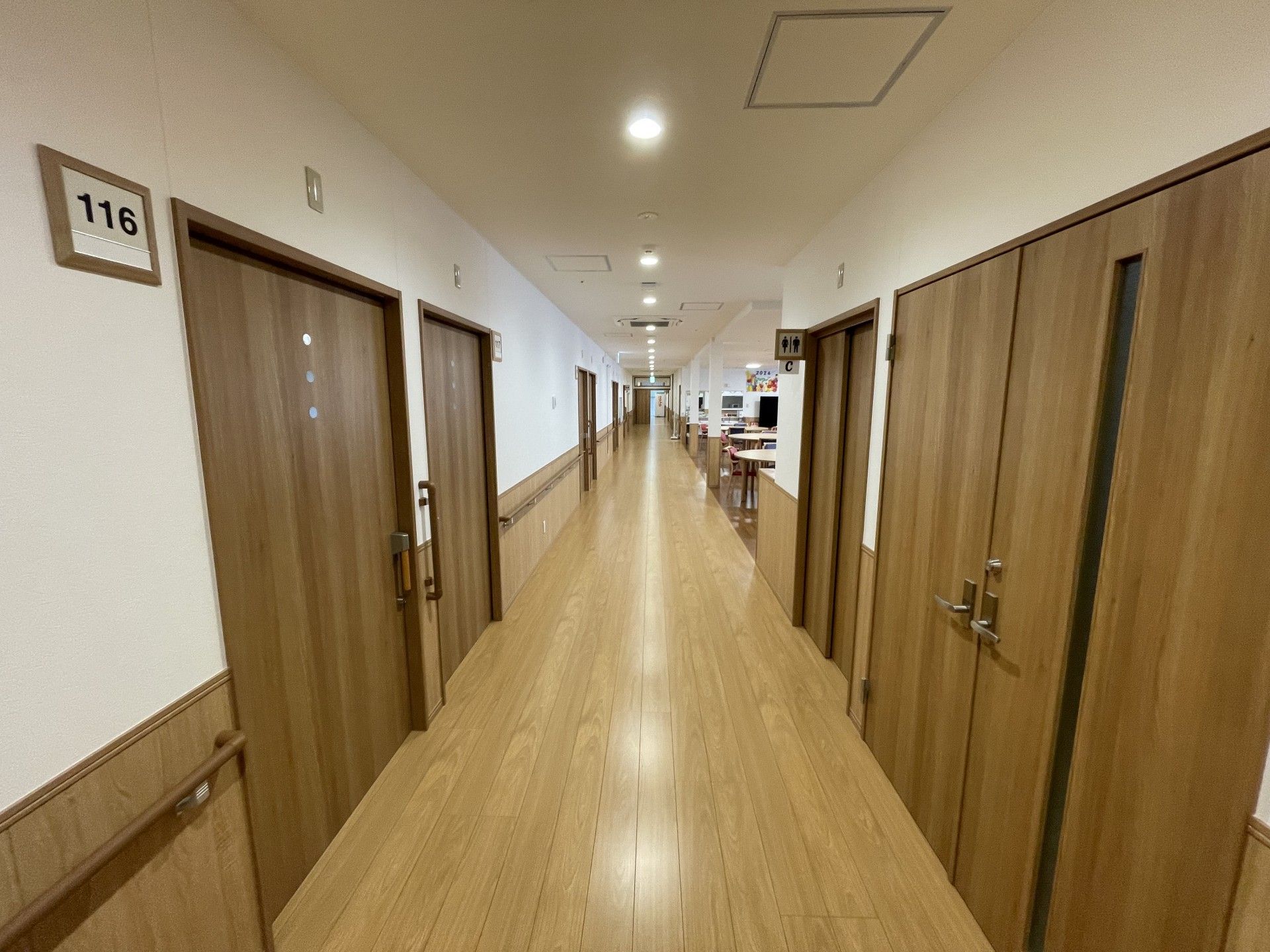 長い廊下と扉