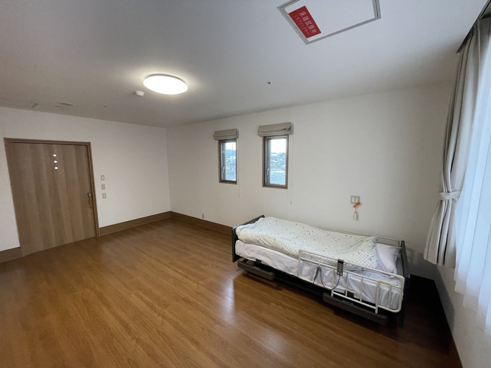 ベッドのある静かな部屋