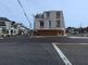 静かな住宅街の交差点