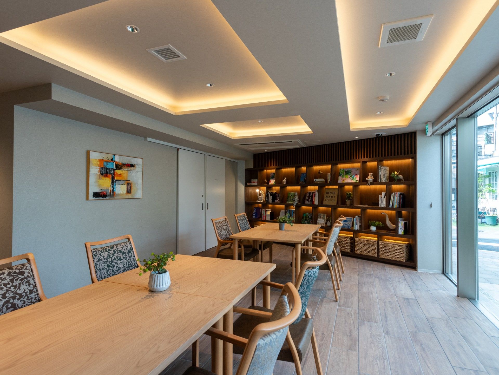 落ち着いた雰囲気の部屋