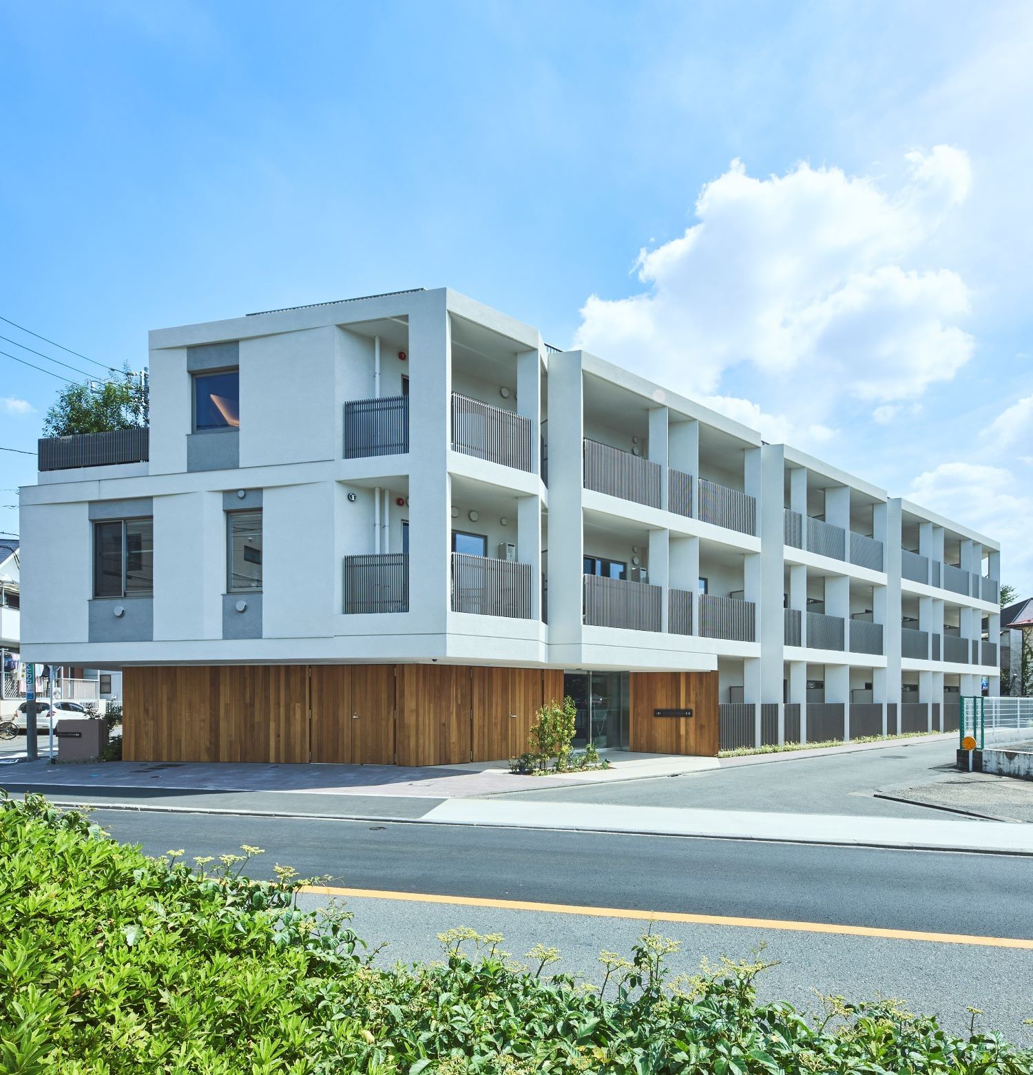 緑豊かな建物外観