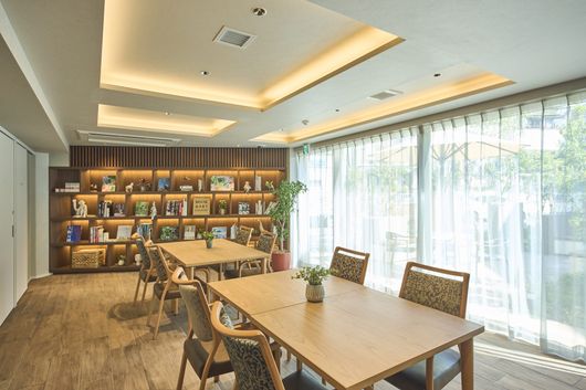 ラウンジ 「庭カフェ」