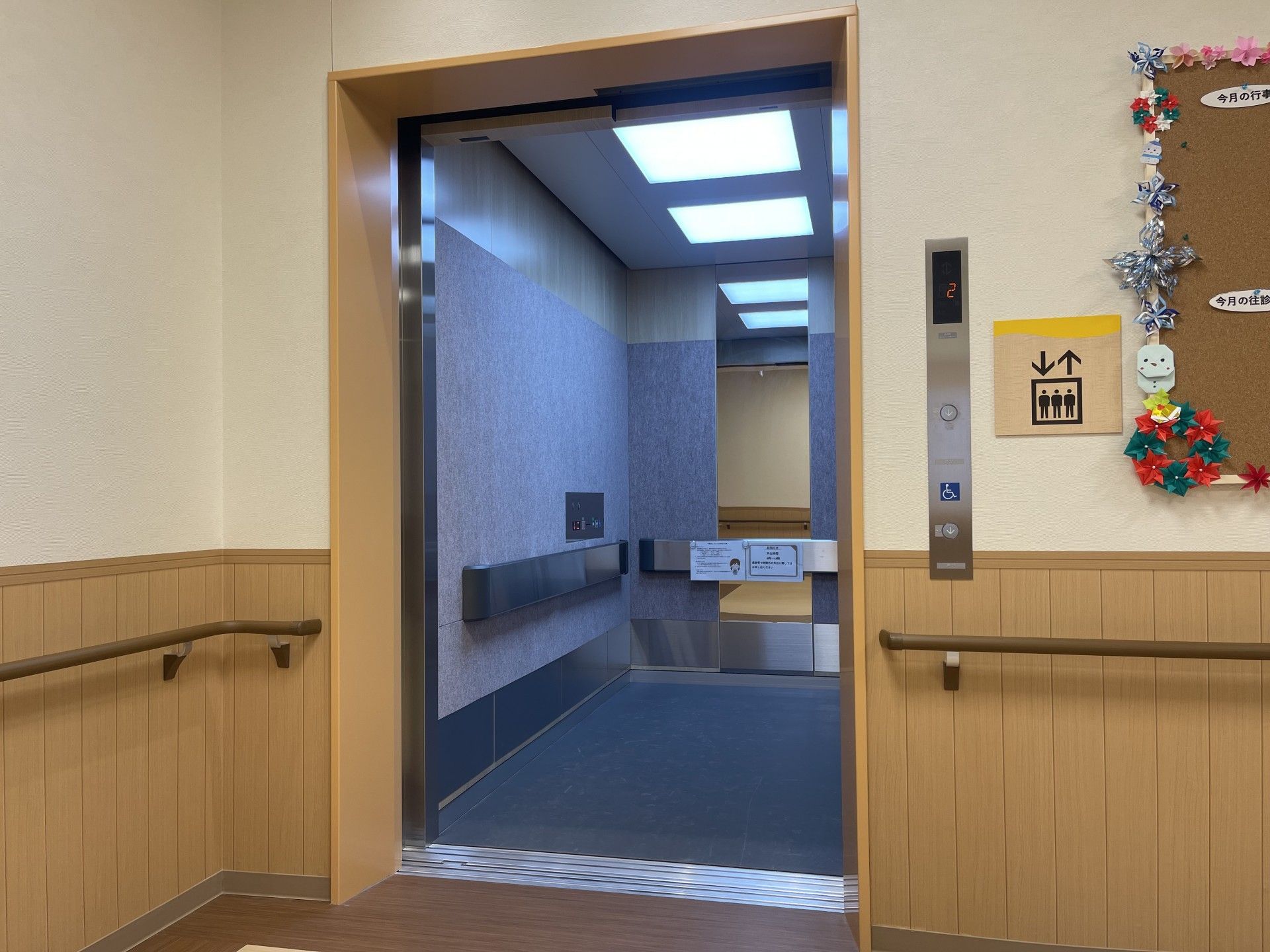 広いエレベーター入口