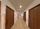 明るく広々とした廊下