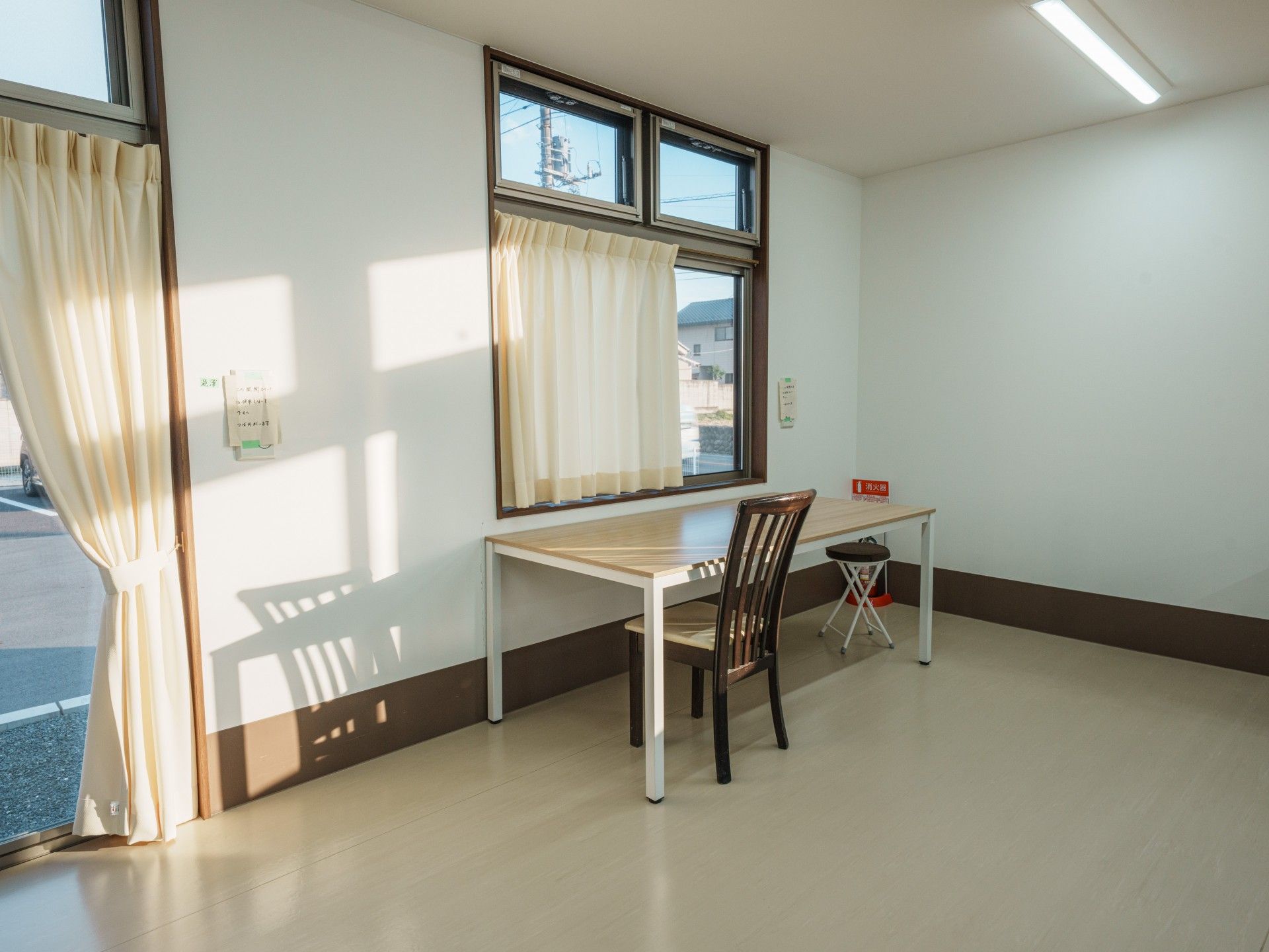 日差しが差し込む部屋