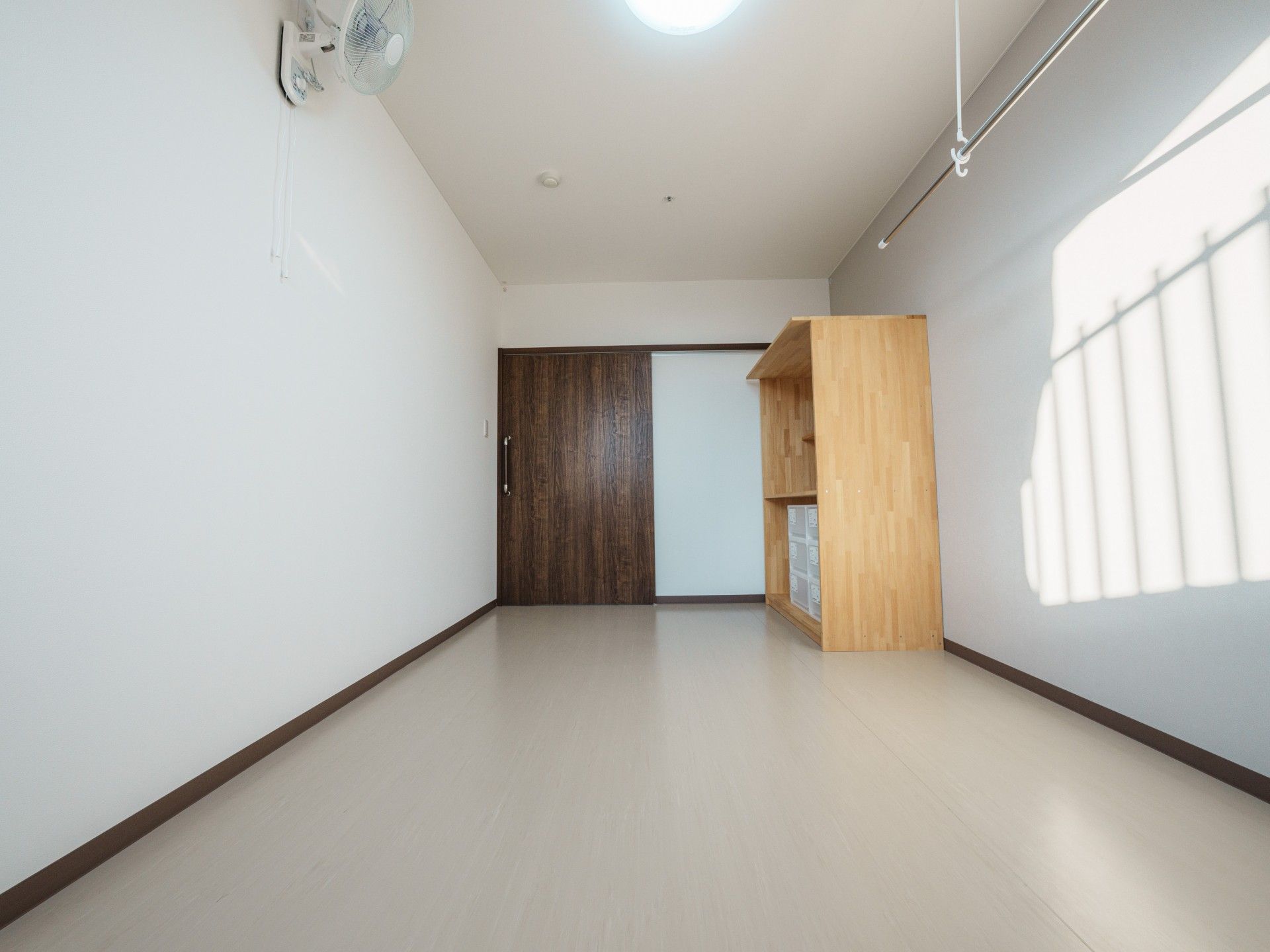 シンプルな個室の様子