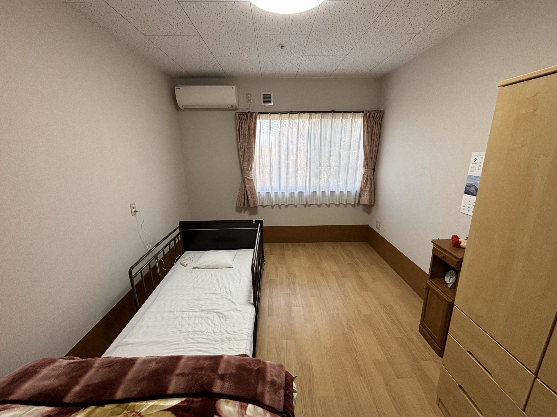 シンプルな個室の様子