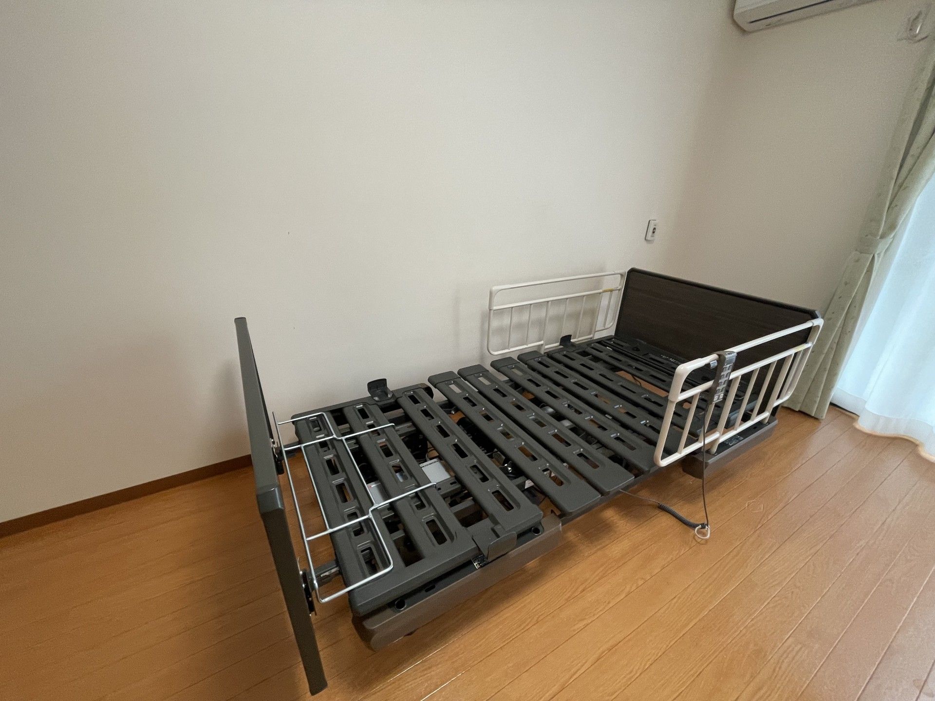 調整可能なベッドの部屋