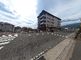 広々とした交差点の風景