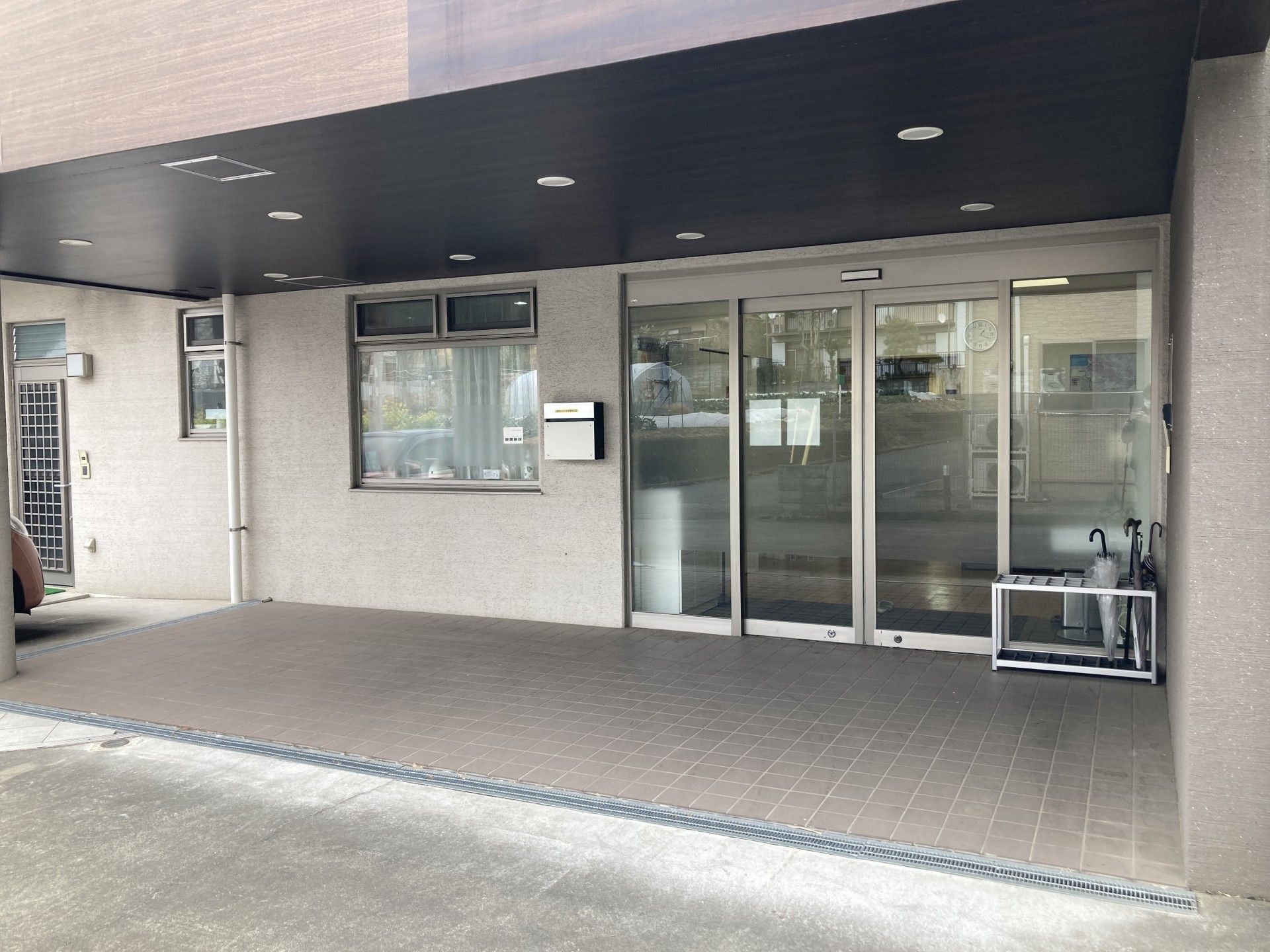 広い玄関のエントランス