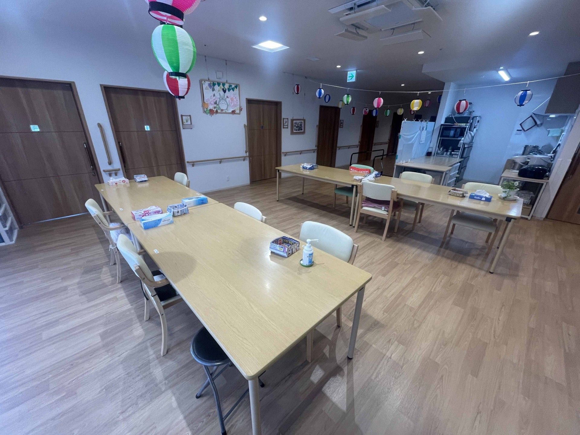 飾りがある広い部屋