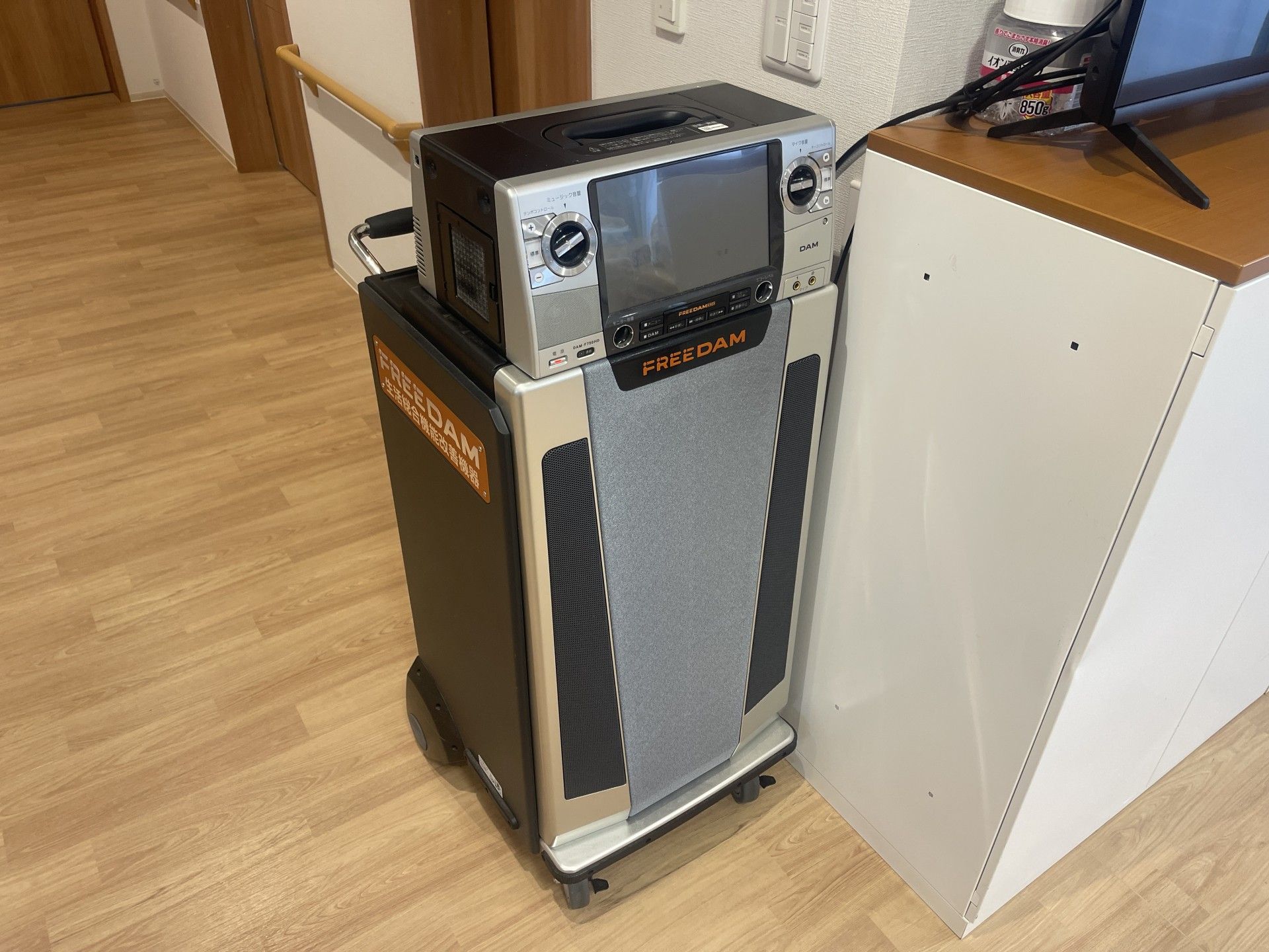 カラオケ機器の設置