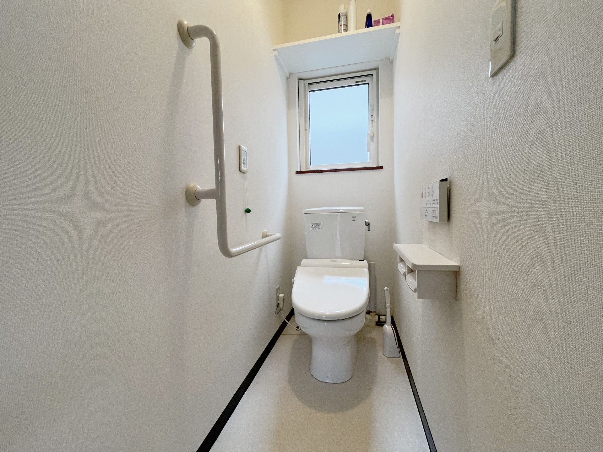 手すり付きのトイレ