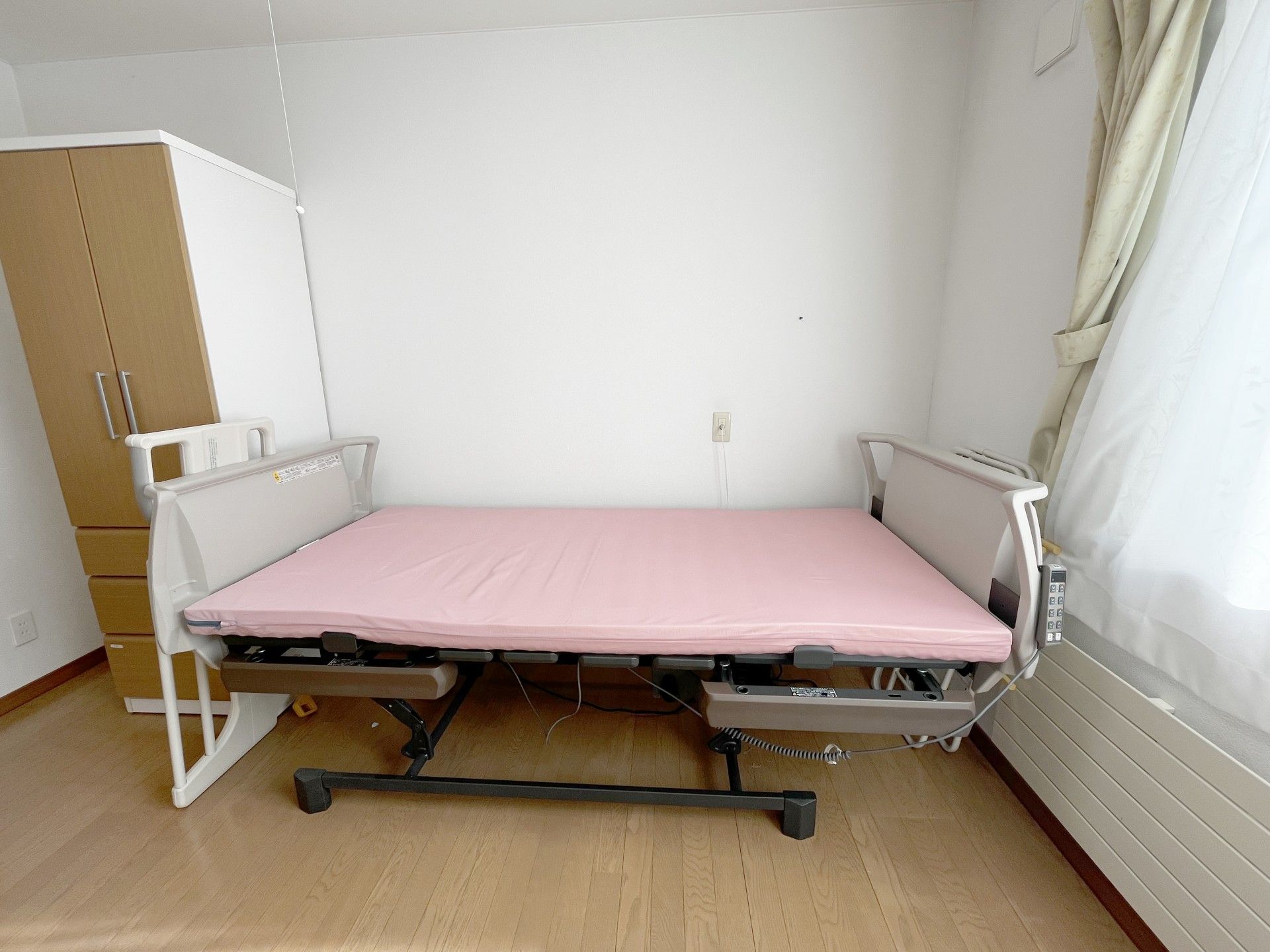 快適なベッドのある部屋
