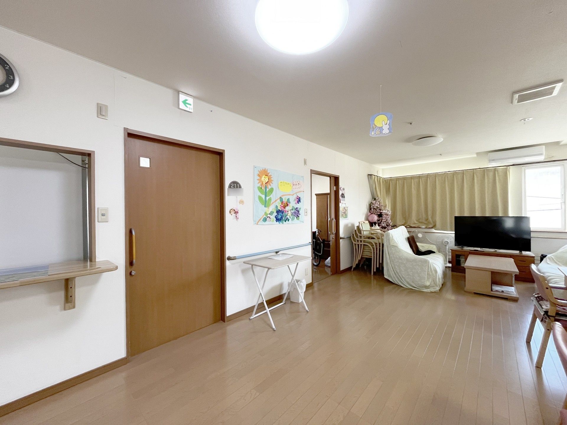 明るいリビングルーム