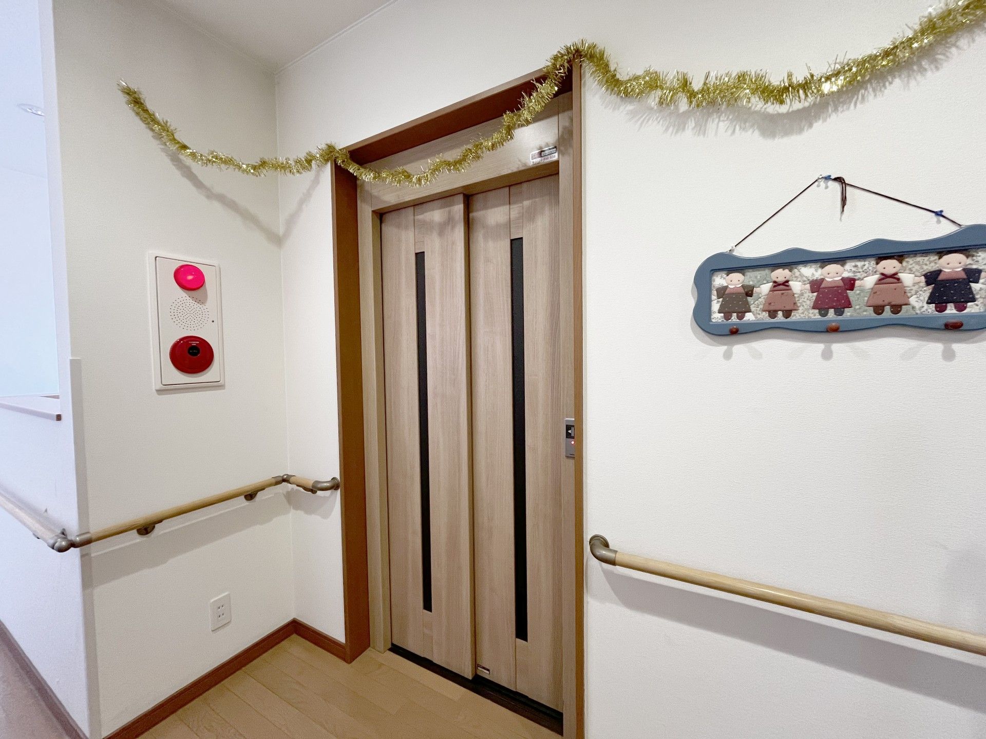 飾り付けられた廊下