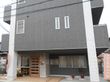 落ち着いた外観の建物