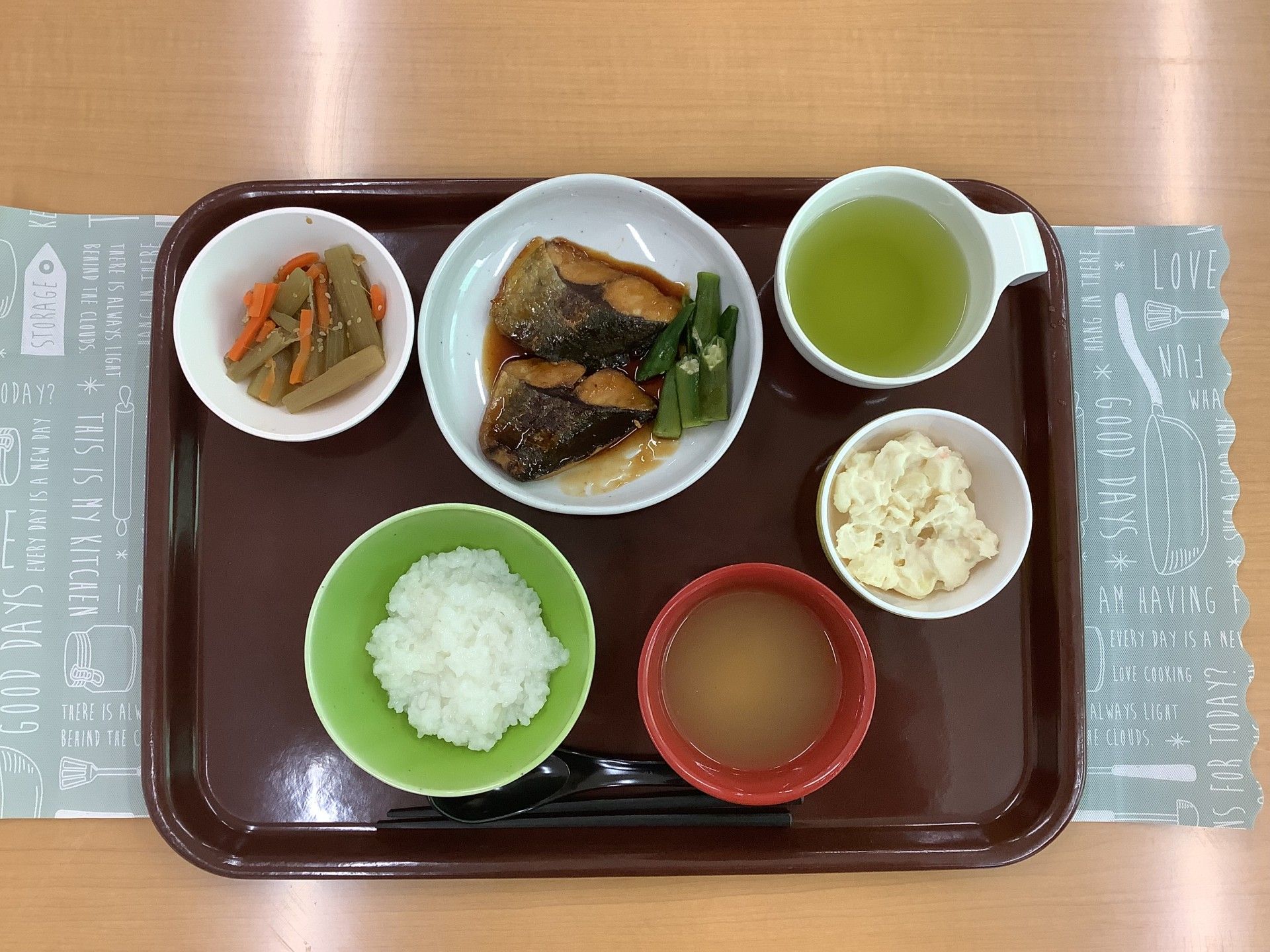 和食の食事セットダイニングルーム