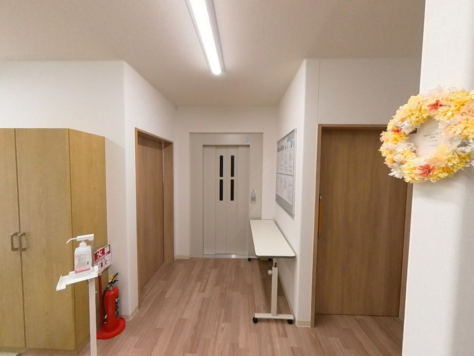 エレベーター前の廊下