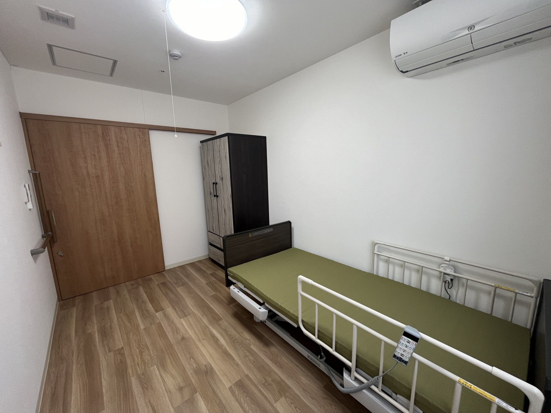 シンプルな個室の様子