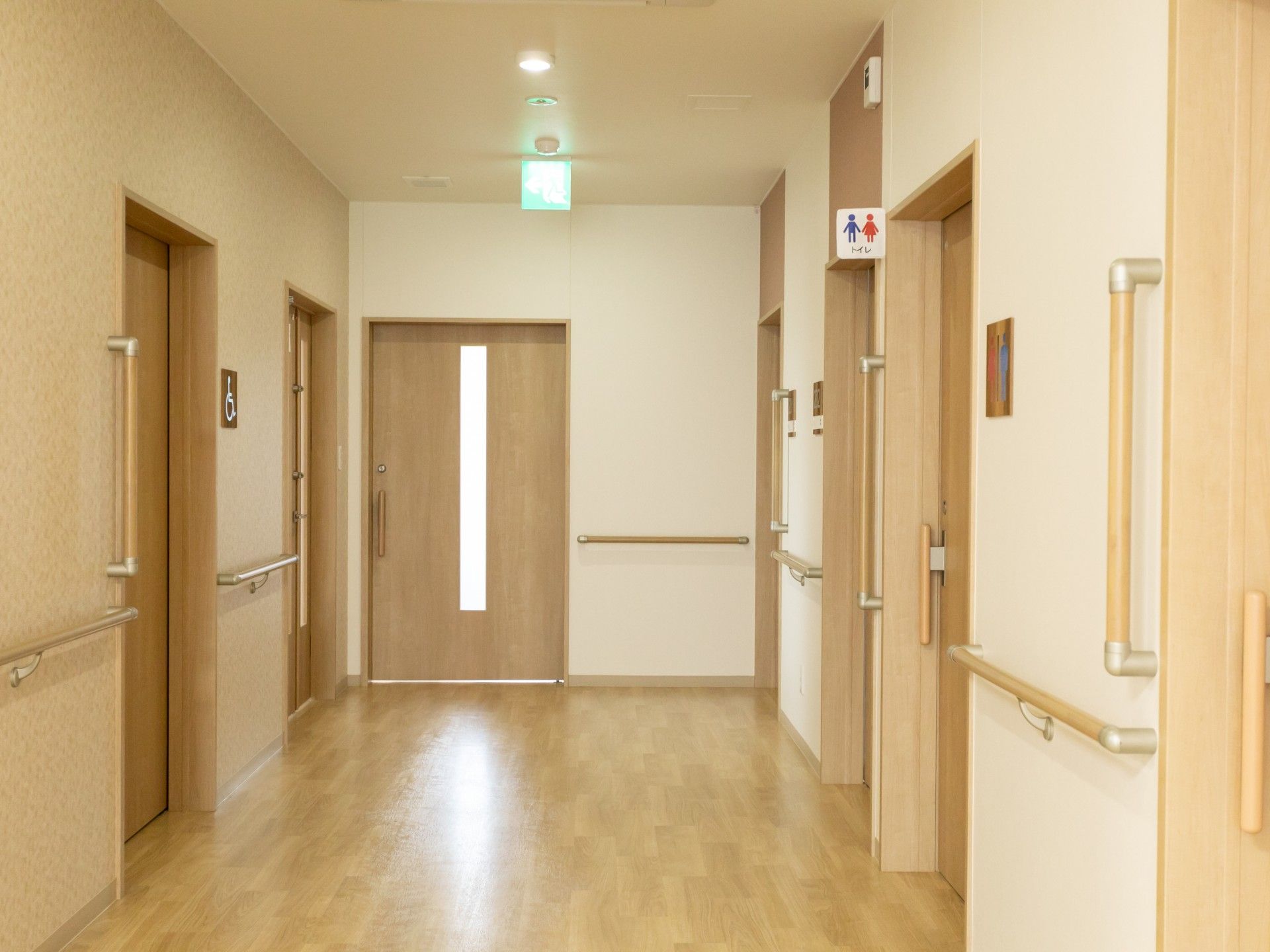 手すり付きの廊下