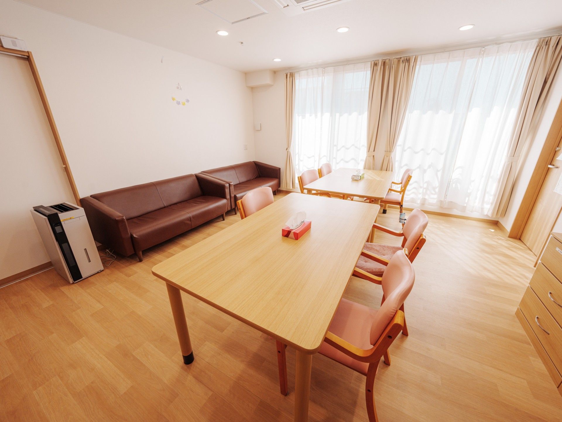 日差しが差し込む部屋
