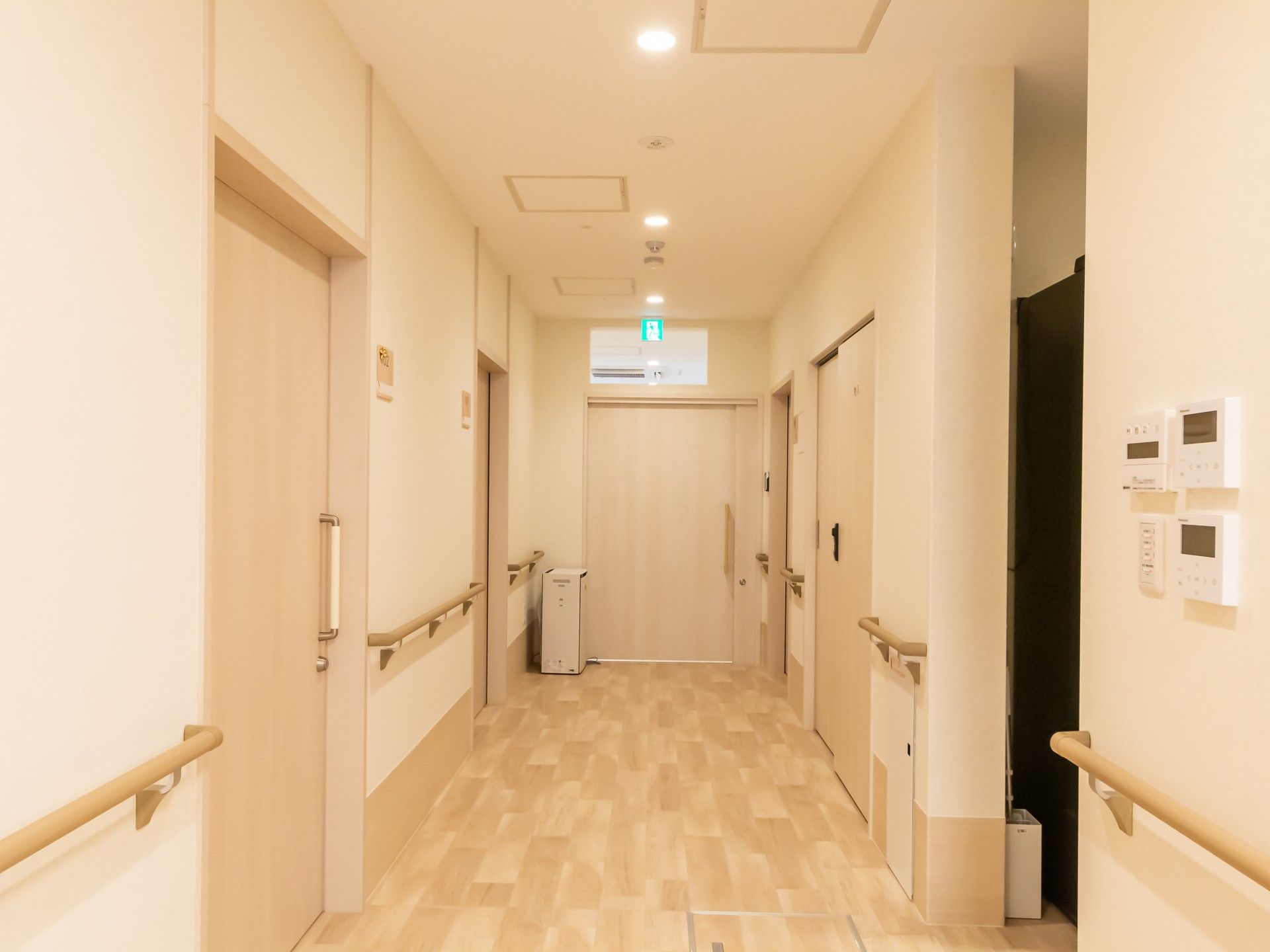 手すり付きの廊下