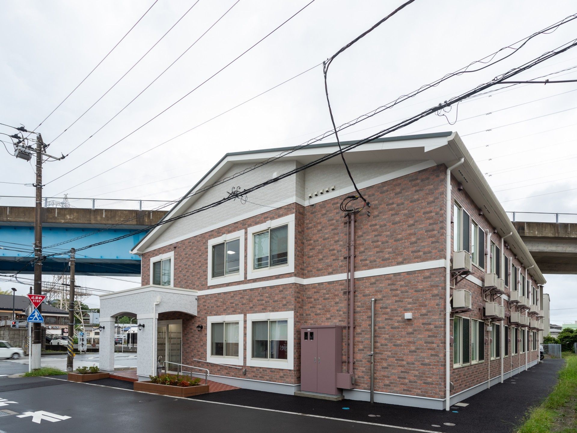 赤レンガの建物外観