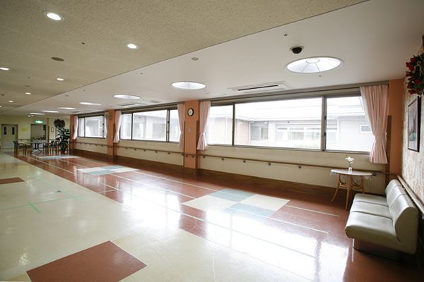 ゆったりとした廊下の風景