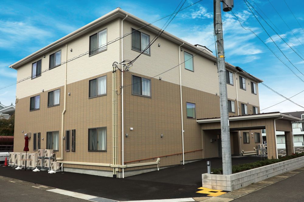 三階建ての建物外観