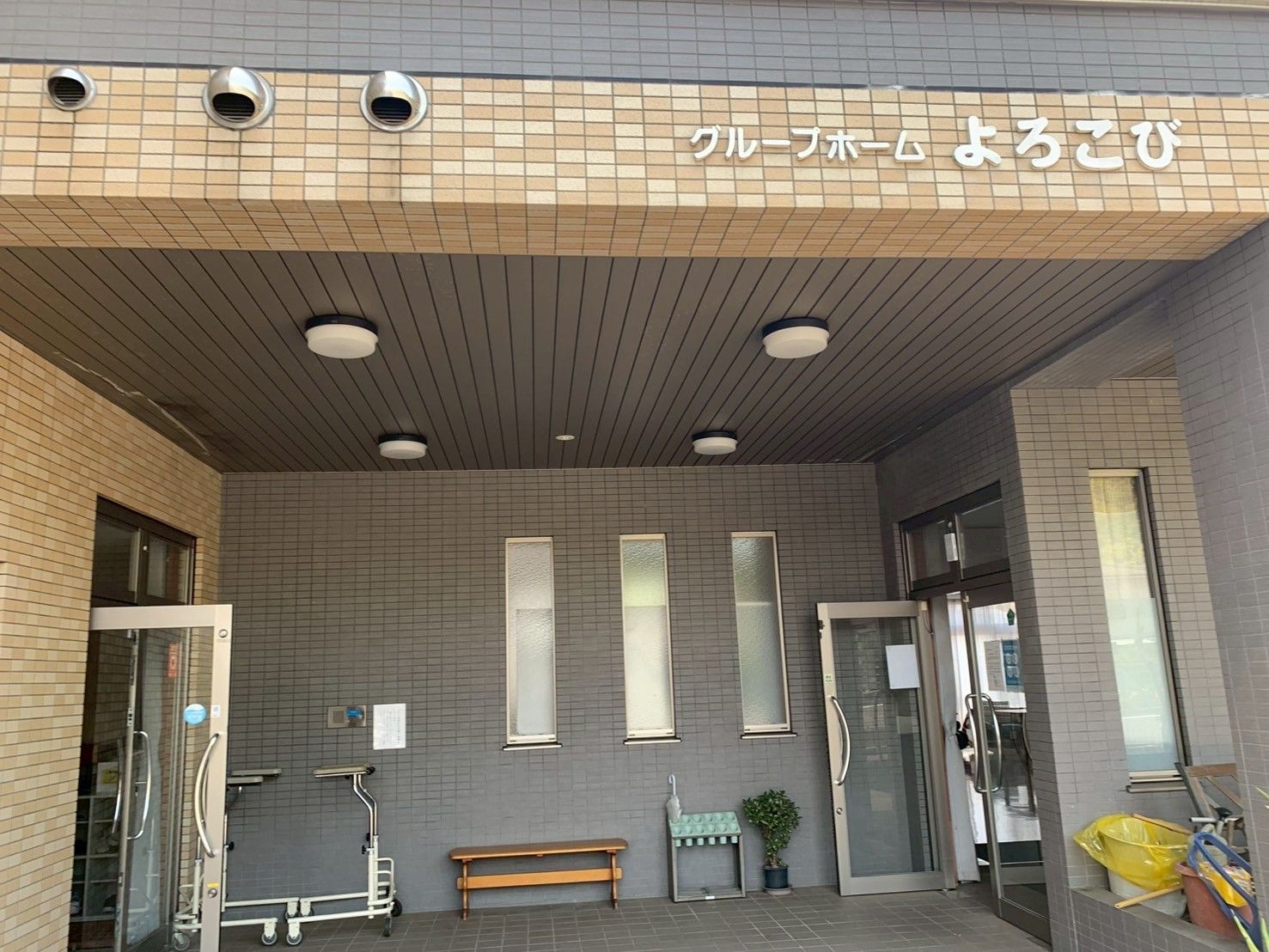 エントランスの外観